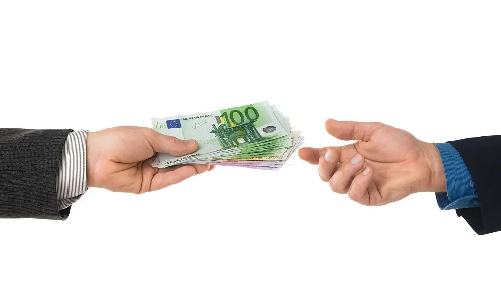 عقد معوض و عقد غیر معوض چیست؟ وکلای ایران - 13 آذر 1404